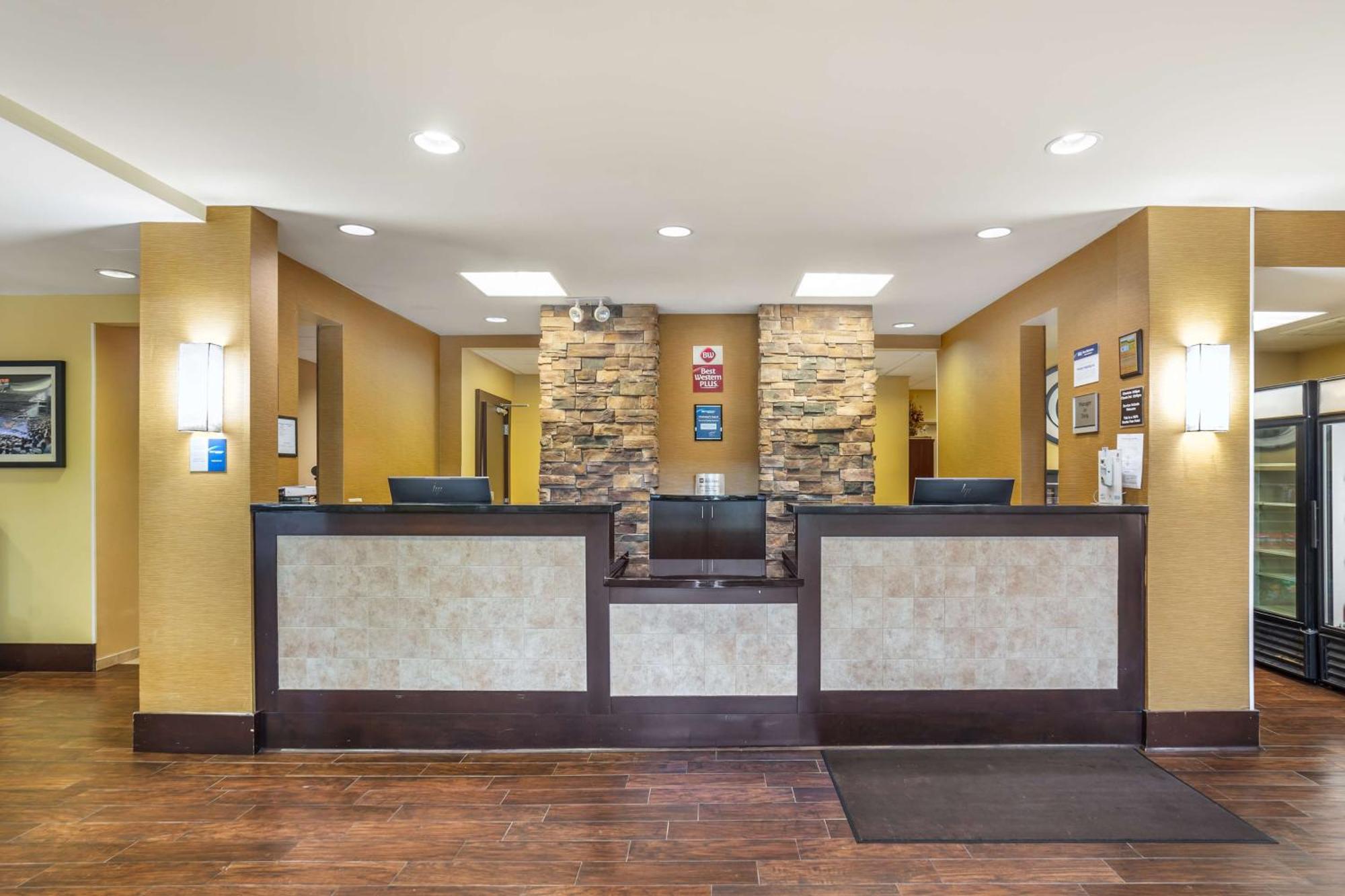 Hotel Western Park & State College