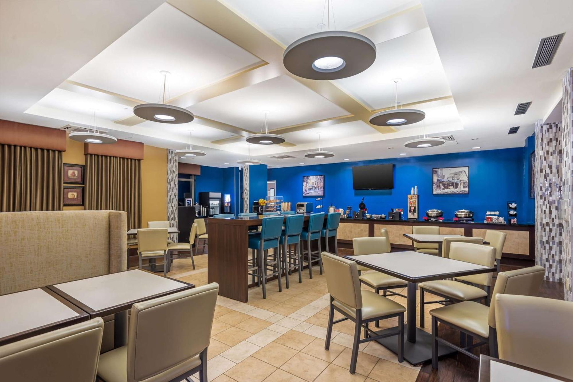 Western Park & Hotel 3*